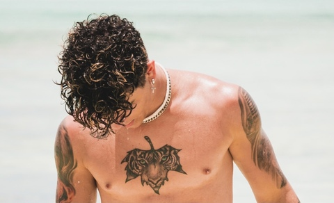 OnlyFansヘッダー画像abe.oficial