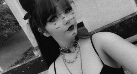 ओन्लीफैंस हैडर चित्र aixnaa0