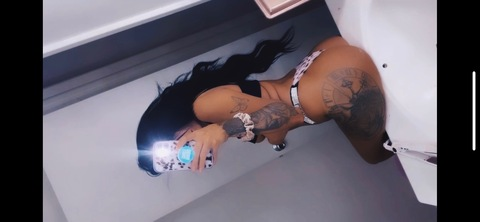 Gambar header OnlyFans alenaaaxoxo