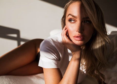 OnlyFans header picture alyssabarbara