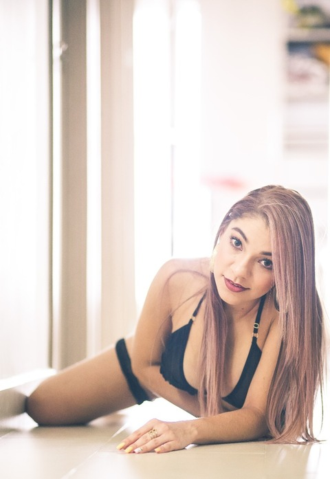 OnlyFans Titelbild amber-white