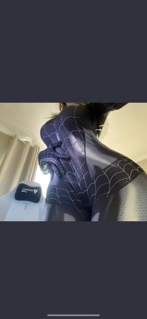 OnlyFans header picture ang4lheart