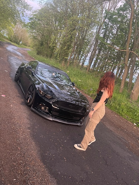 ओन्लीफैंस हैडर चित्र angelinked