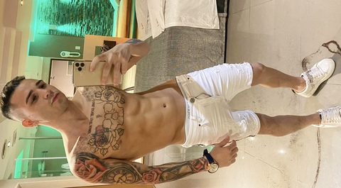 Gambar header OnlyFans angelokgomez