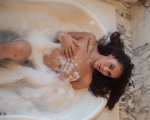 Header afbeelding van OnlyFans angiesantanna