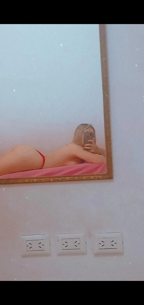 Gambar header OnlyFans antonelamia