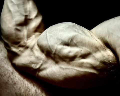 ओन्लीफैंस हैडर चित्र armzbro97