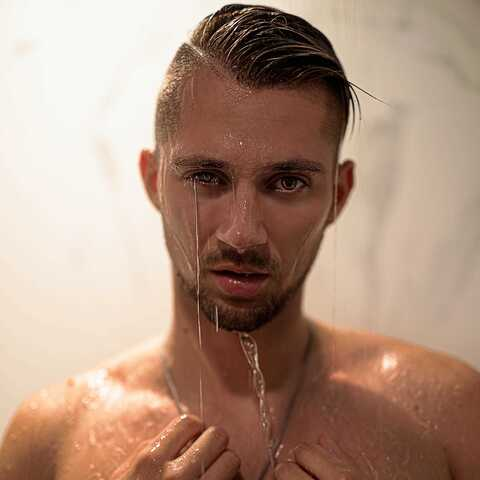 OnlyFans header picture arwinjuicy