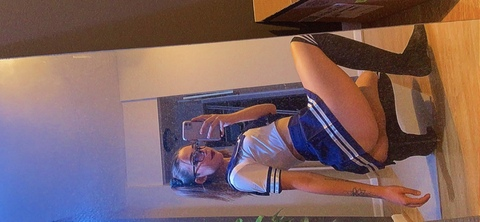 OnlyFans header picture avarouxxx