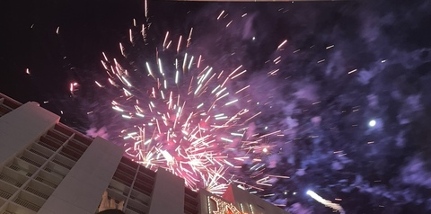 ओन्लीफैंस हैडर चित्र b.aee