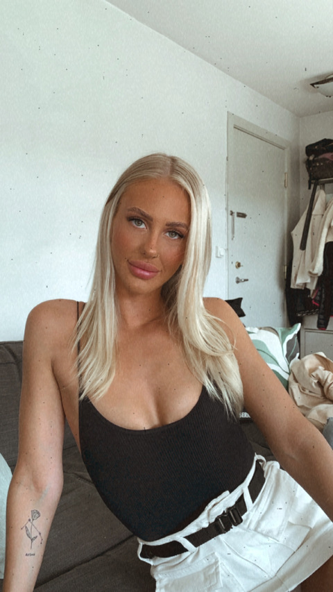 ओन्लीफैंस हैडर चित्र babyvicrose