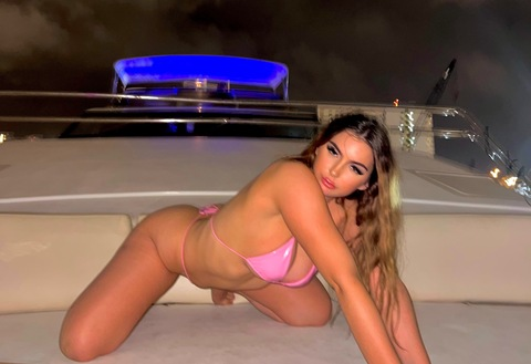 OnlyFans header picture babyy_meggg