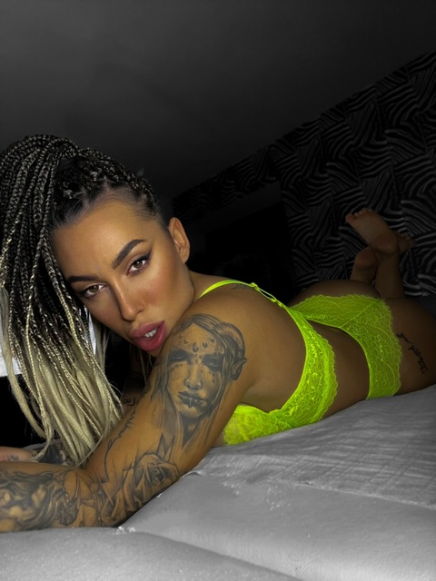 OnlyFans header picture barbbunny