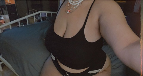 ओन्लीफैंस हैडर चित्र bbkayee