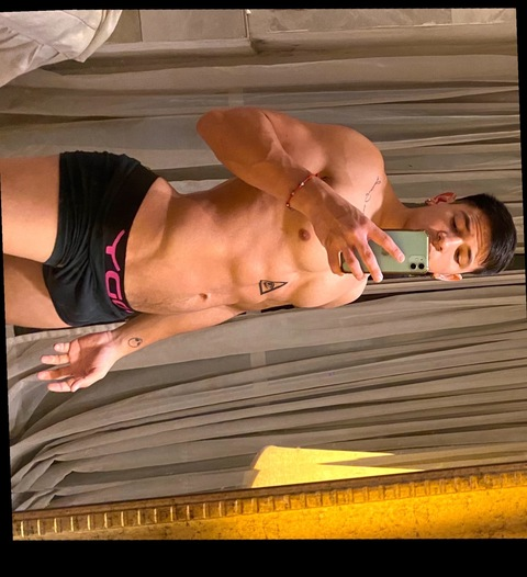 OnlyFans header picture benjaminezeq