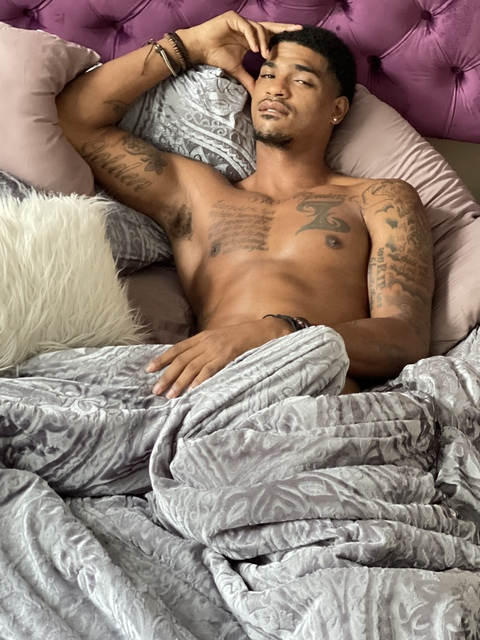 Imagem do cabeçalho do OnlyFans de biggpappara