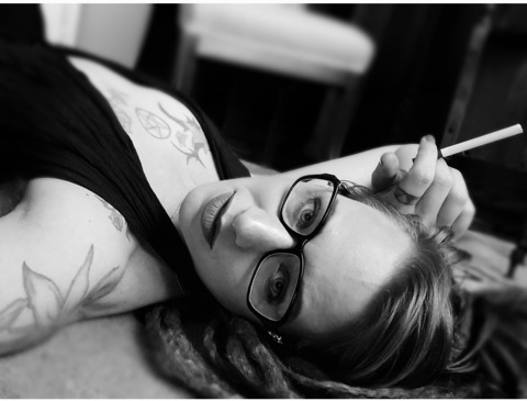 Снимка за заглавие на OnlyFans billiebee_smoking