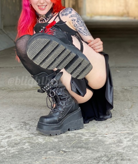 OnlyFans header picture blightbrat