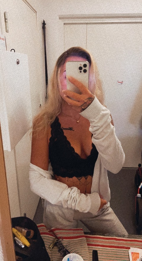 OnlyFans header picture bloondiieee