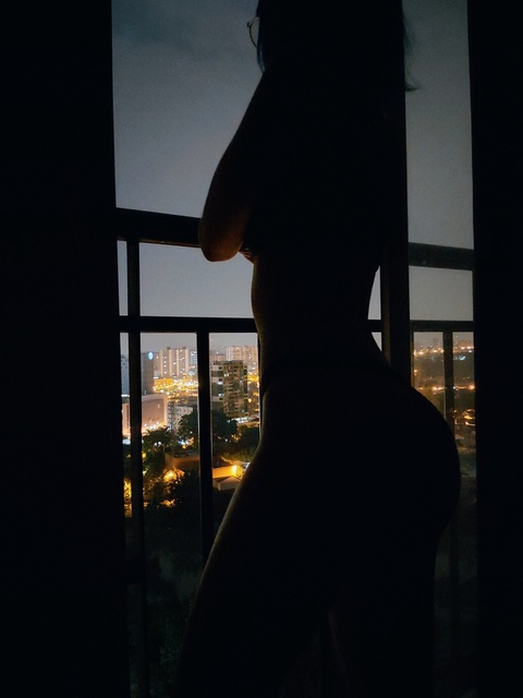 Immagine dell'header di OnlyFans blueispoison