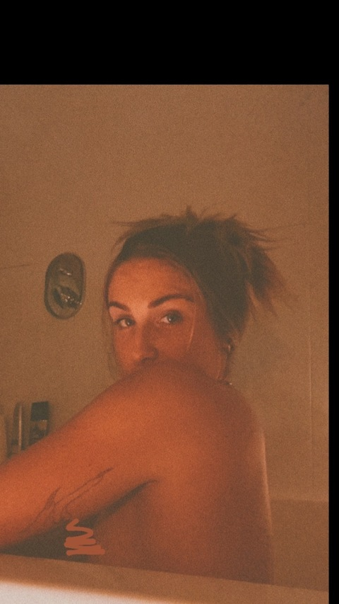 OnlyFansヘッダー画像bondiminx