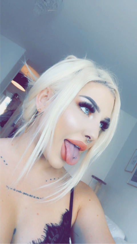 ओन्लीफैंस हैडर चित्र borderlinas