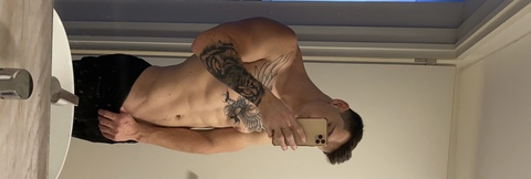 ओन्लीफैंस हैडर चित्र brianvachfree