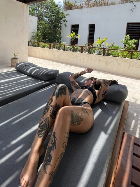 ओन्लीफैंस हैडर चित्र brookemarkhaa