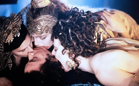 ओन्लीफैंस हैडर चित्र burzumgirl