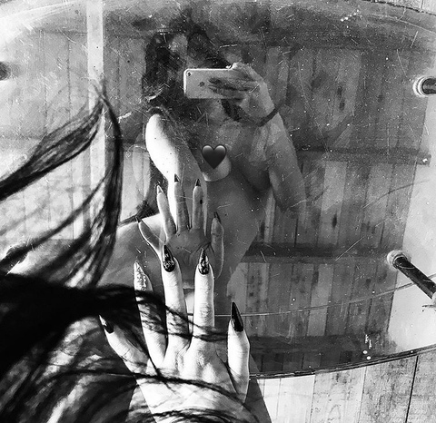 ओन्लीफैंस हैडर चित्र camiila.okk