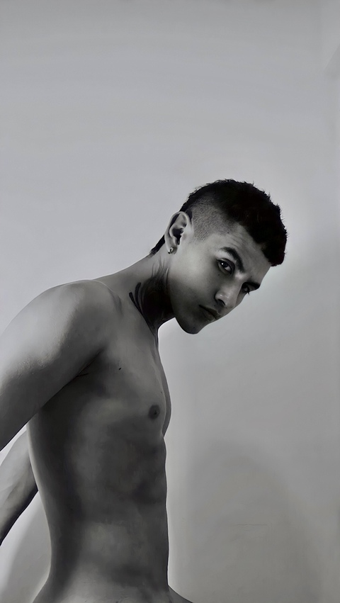 ओन्लीफैंस हैडर चित्र camilomutis04