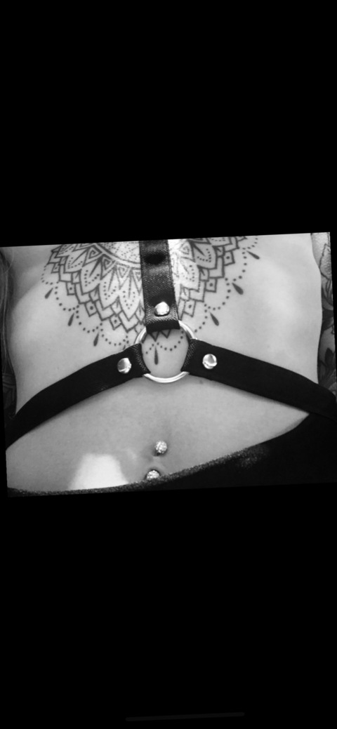 ओन्लीफैंस हैडर चित्र candetinelli