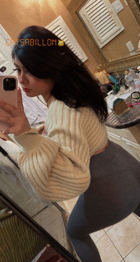 ओन्लीफैंस हैडर चित्र catsabillon