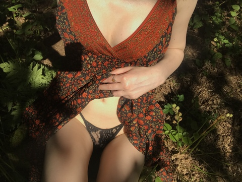 Снимка за заглавие на OnlyFans cemeterywanderer