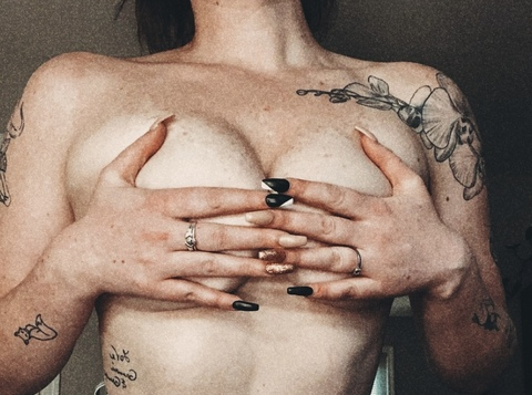 Imagen de encabezado de OnlyFans champagnemagz