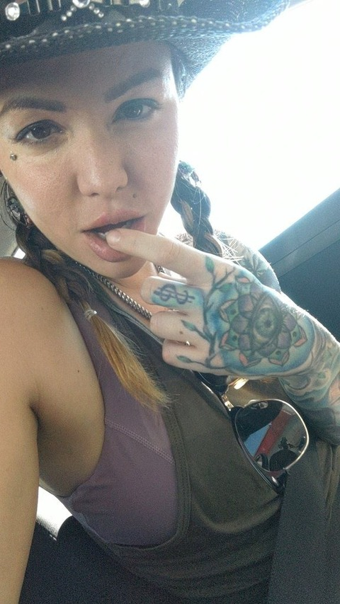 ओन्लीफैंस हैडर चित्र charlette_webb