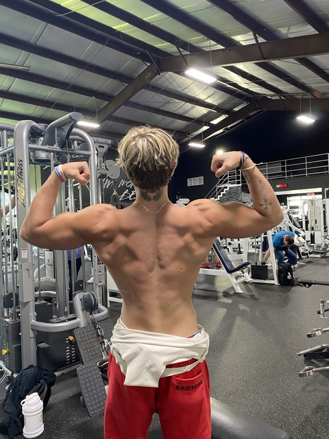 OnlyFans header picture cmuscle