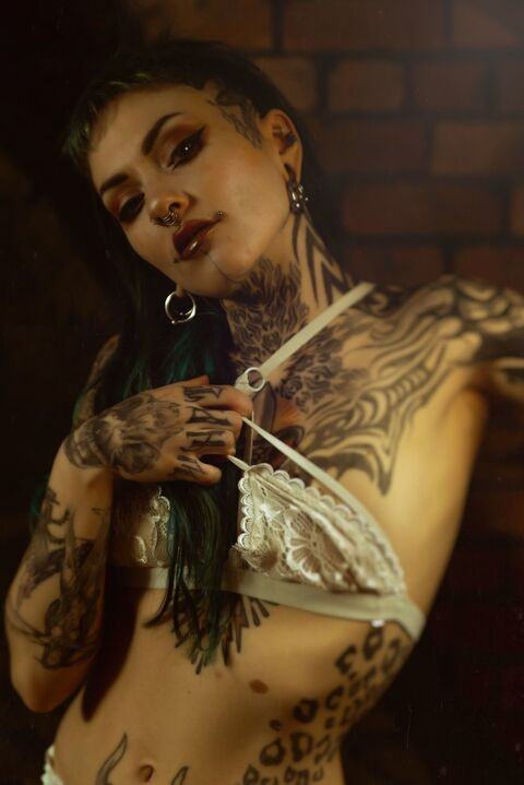 Gambar header OnlyFans coresuicidefree