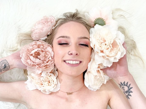 OnlyFans header picture daddyslilprincess4ever