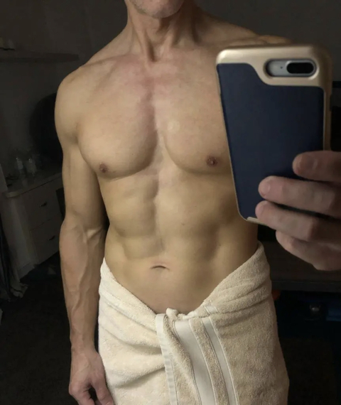 OnlyFans header picture dadisdom