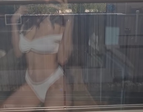 ओन्लीफैंस हैडर चित्र danielleksharp