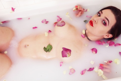 OnlyFansヘッダー画像delightfullylewd