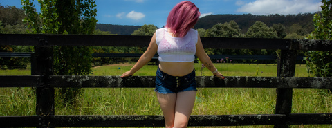 ओन्लीफैंस हैडर चित्र desirabledesera