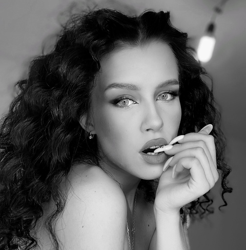 Header afbeelding van OnlyFans devochka_s_severa