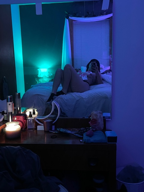 OnlyFans header picture divinelylil