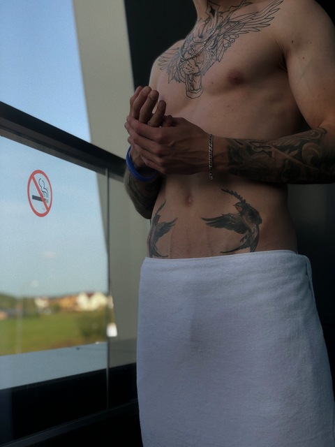 OnlyFans başlık resmi dmsold