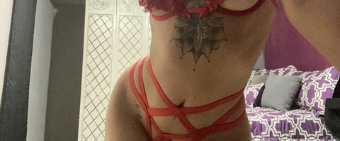 Imagem do cabeçalho do OnlyFans de dogmami