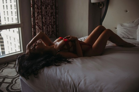 Снимка за заглавие на OnlyFans earthlyalien