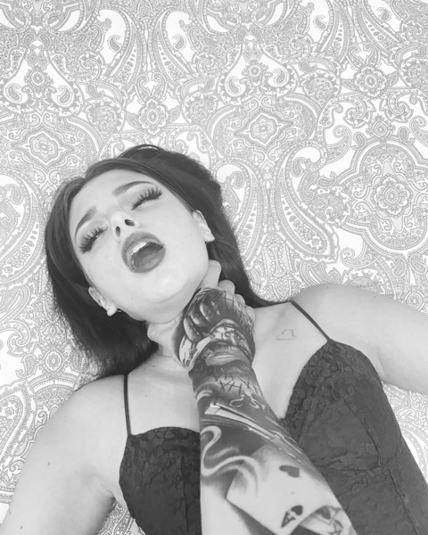 ओन्लीफैंस हैडर चित्र ellyandnick