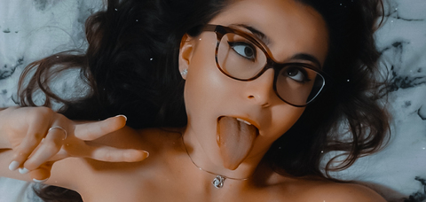 OnlyFansヘッダー画像emilyhill